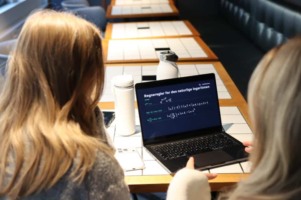 Privatist tar opp fag og forbedrer karakterer med EnkelEksamen, i fine og rolige omgivelser