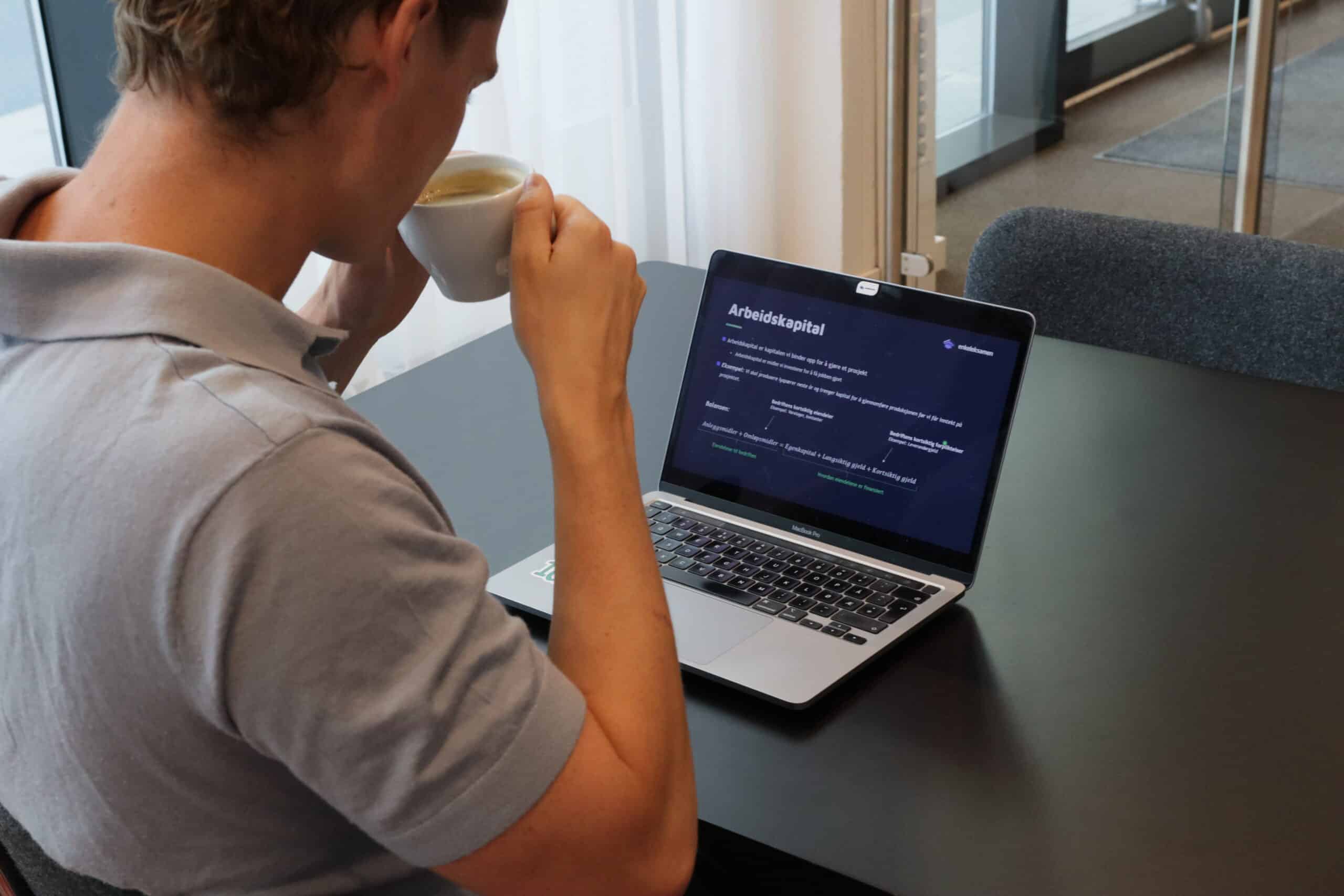 Privatist tar opp fag for å komme inn på siviløkonom-studiet på NHH