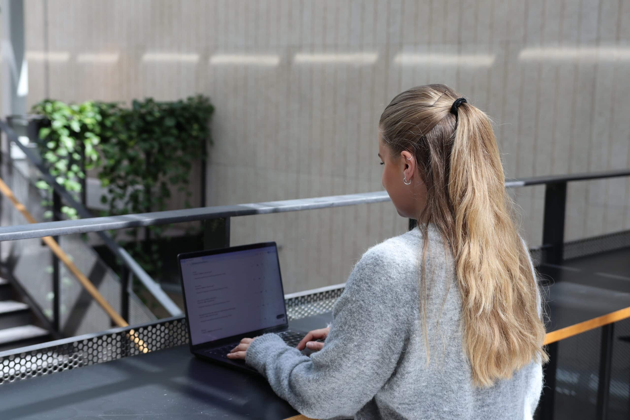 Student bruker AI-veileder for å lykkes med eksamensforberedelsene og lære smart