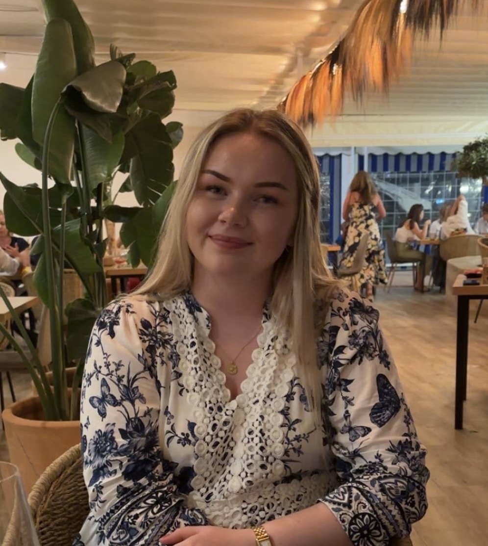 “Jeg slet med å konsentrere meg og vite hvor jeg skulle starte – EnkelEksamen hjalp meg å få struktur og ro” – Thea, 21 år