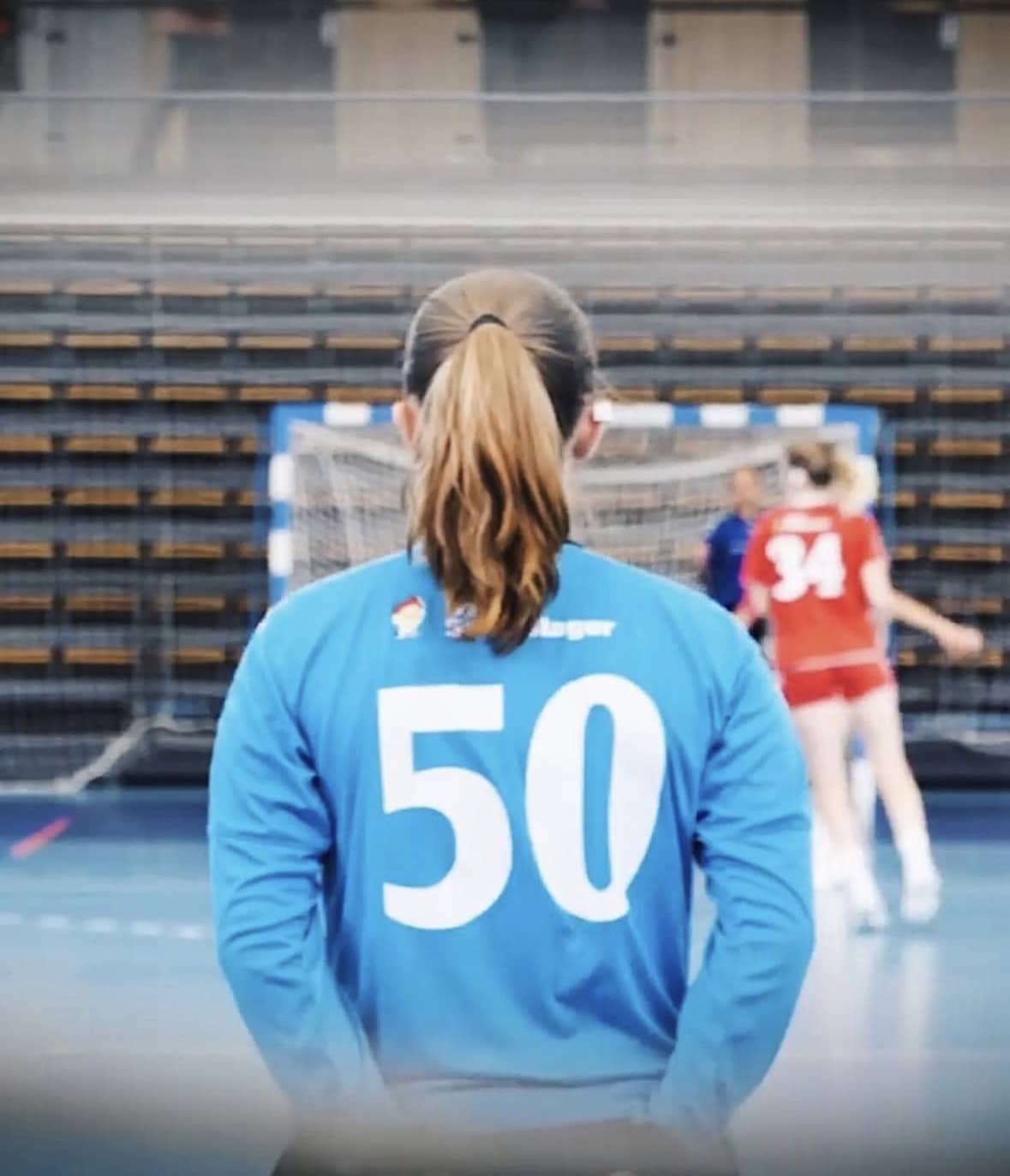 Vilde (23), toppidrettsutøver og student, bruker EnkelEksamen for fleksibel læring.