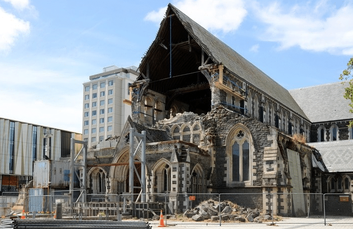 konsekvenser av et jordksjelv på en kirke